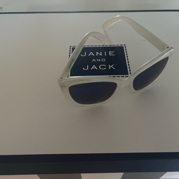 Janie and Jack sunglasses - Picture 2 of 5